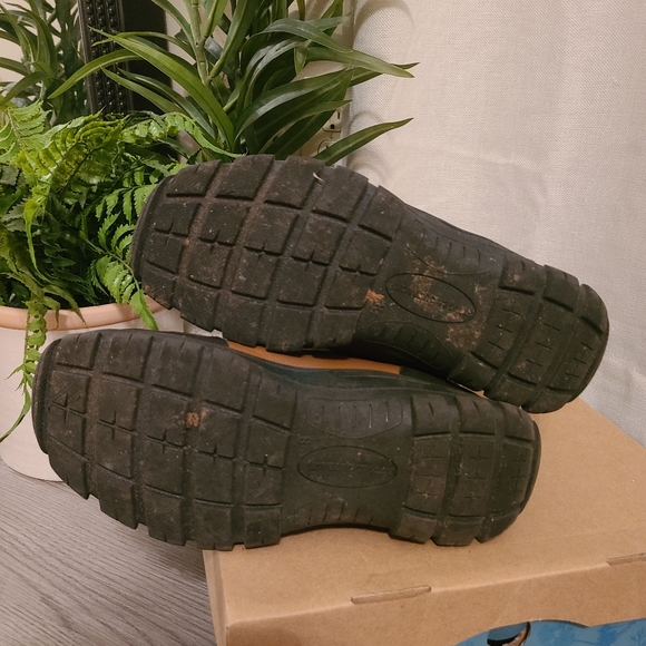 *SOLD* Snow Boots - Picture 6 of 7